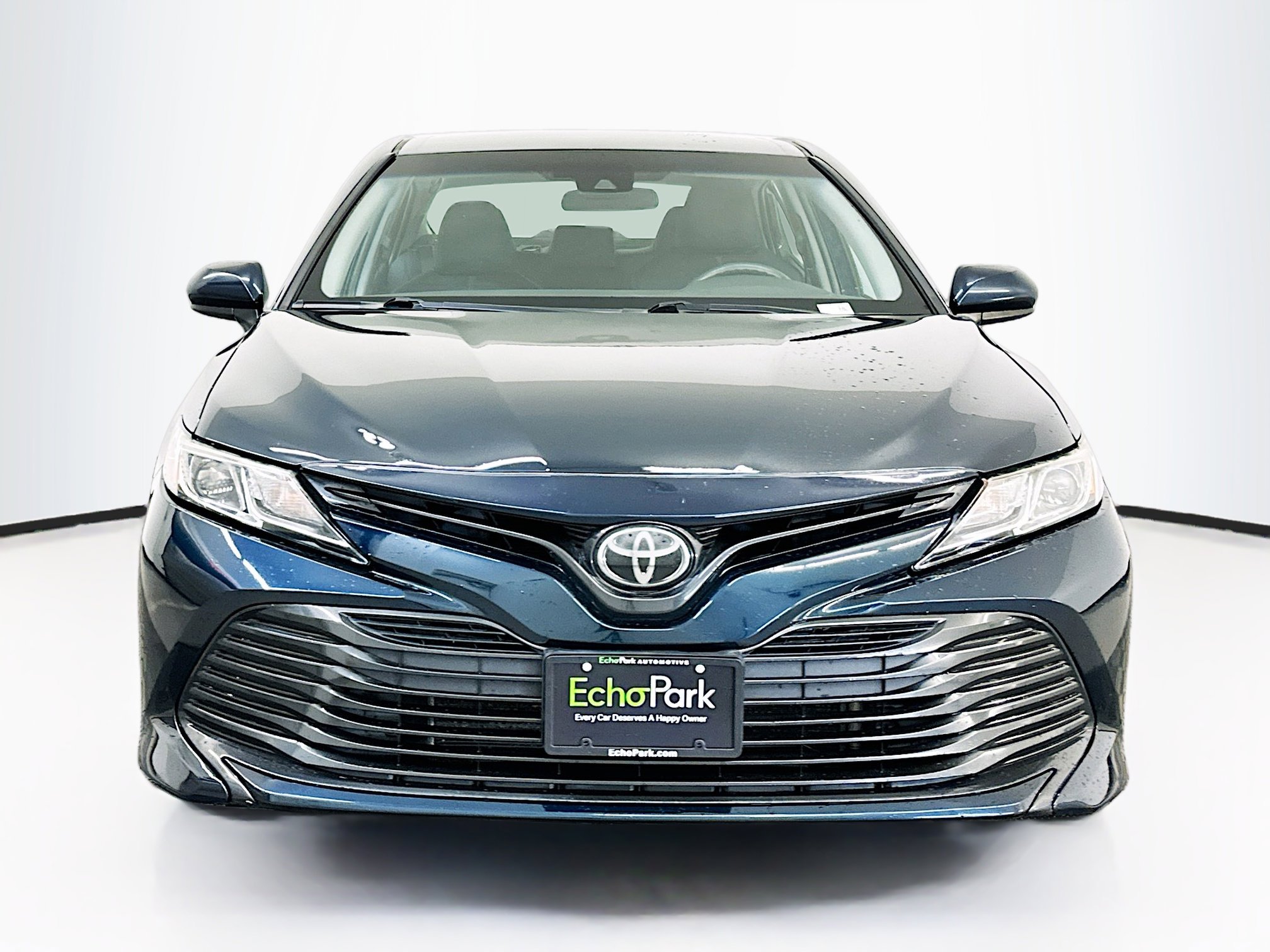 Used 2019 Toyota Camry LE image 2