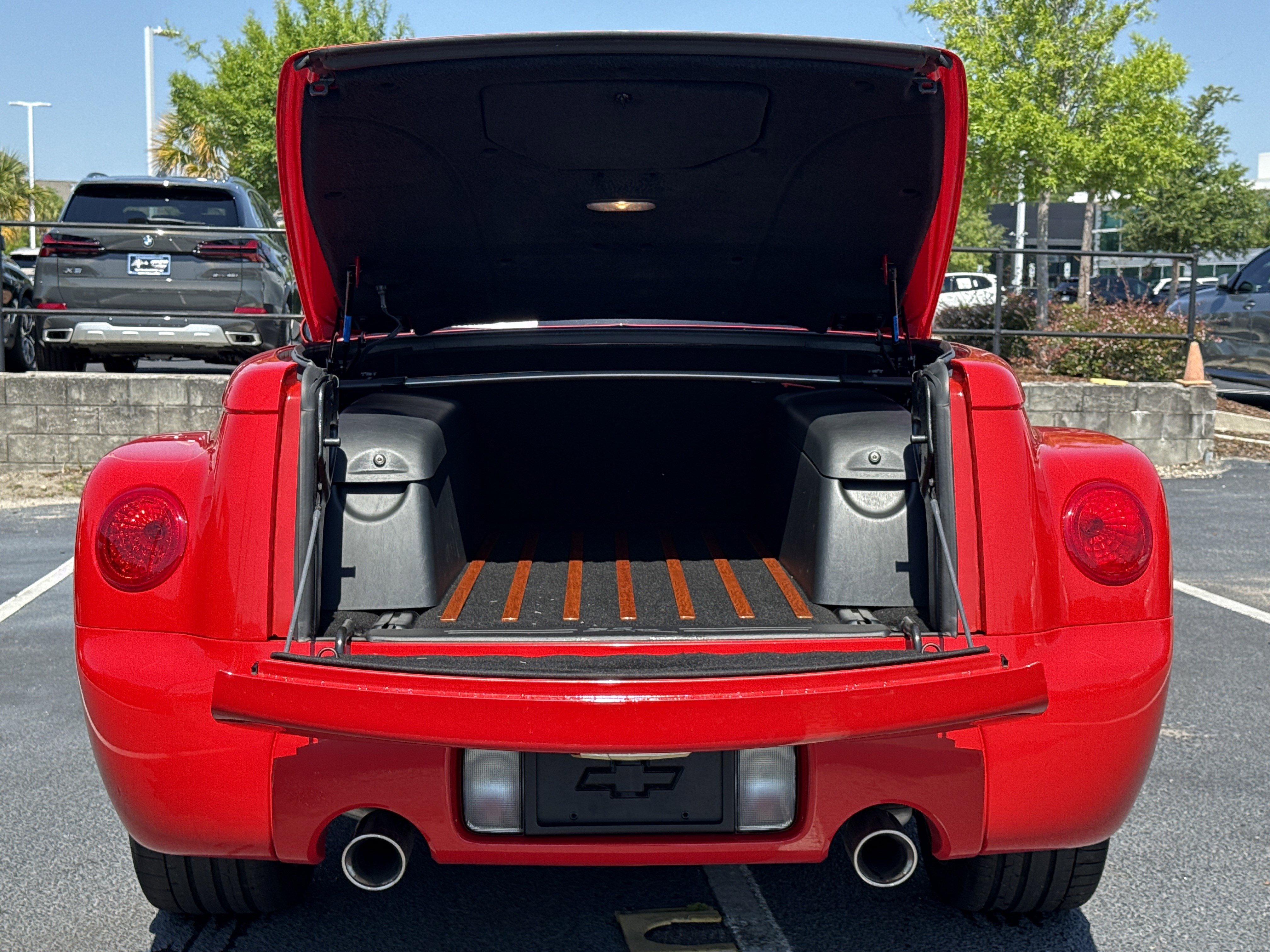 Used 2005 Chevrolet SSR w/ Preferred Equipment Group RWD image 32