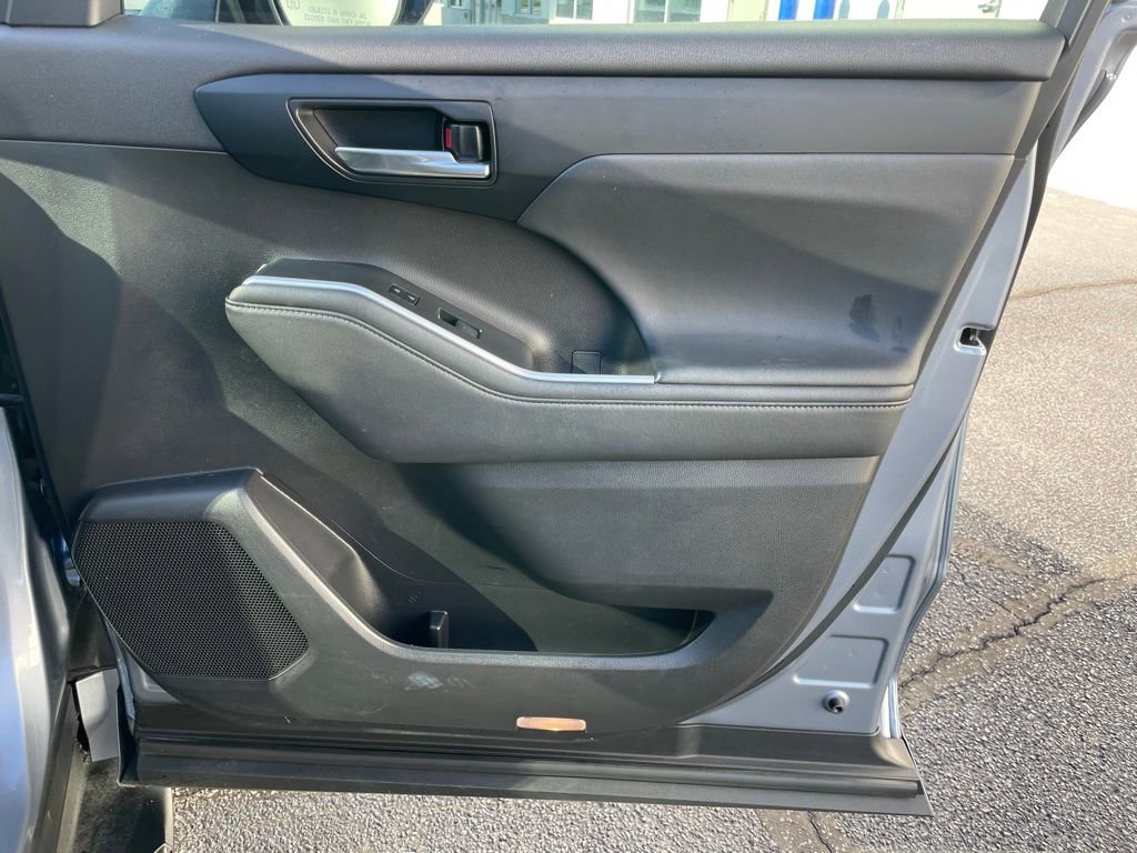 Used 2022 Toyota Highlander XLE image 30