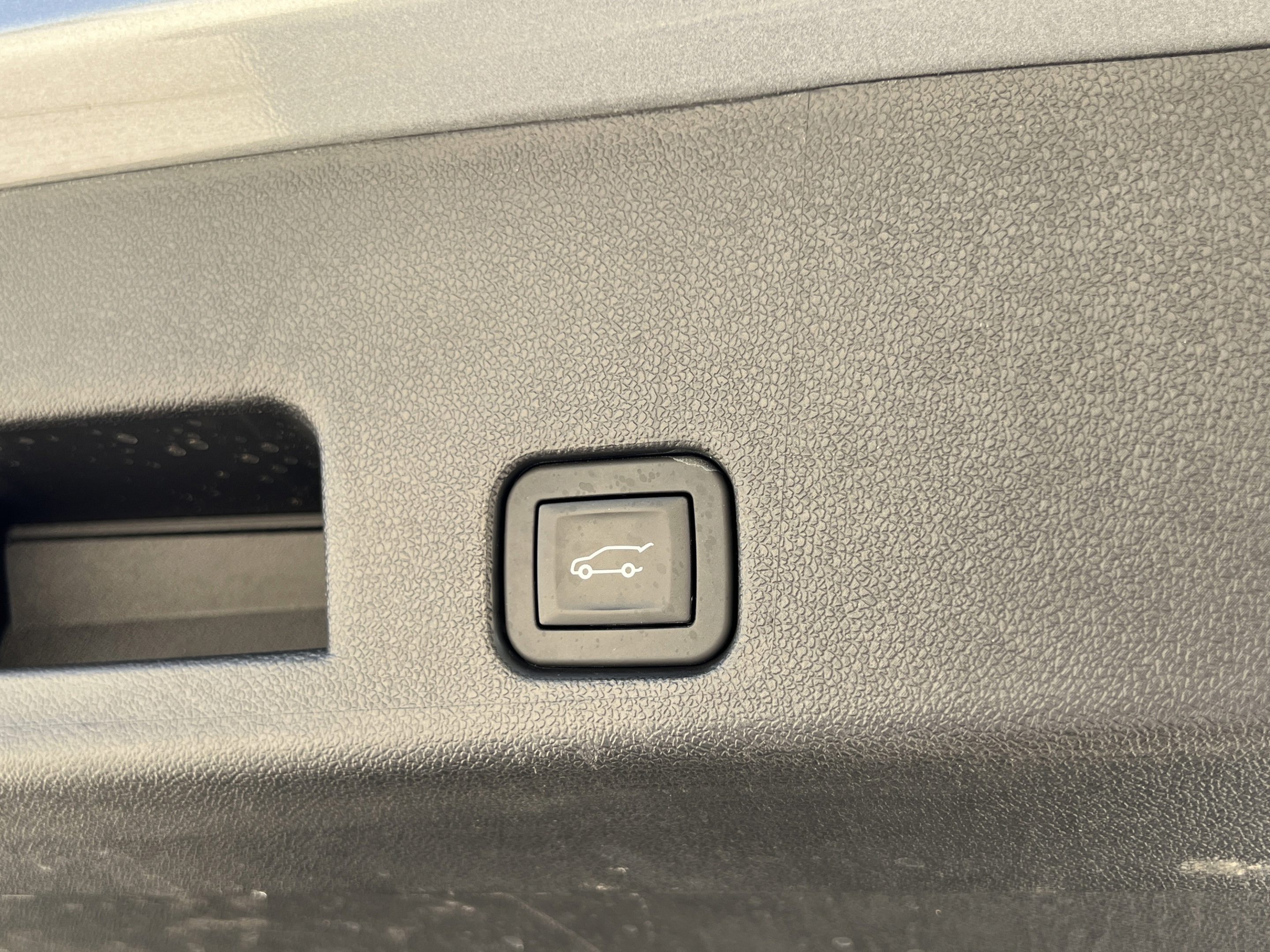 Used 2025 Chevrolet Traverse High Country w/ LPO, Floor Liner Package AWD/4WD image 28