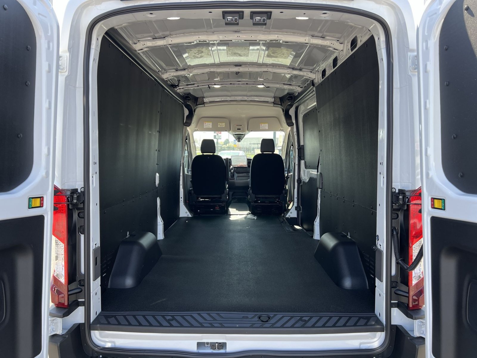 New 2026 Ford Transit 250 148 Medium Roof w/ Load Area Protection Package RWD image 30
