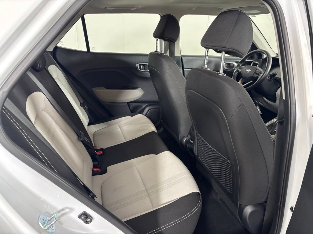 Used 2025 Hyundai Venue SEL FWD image 18