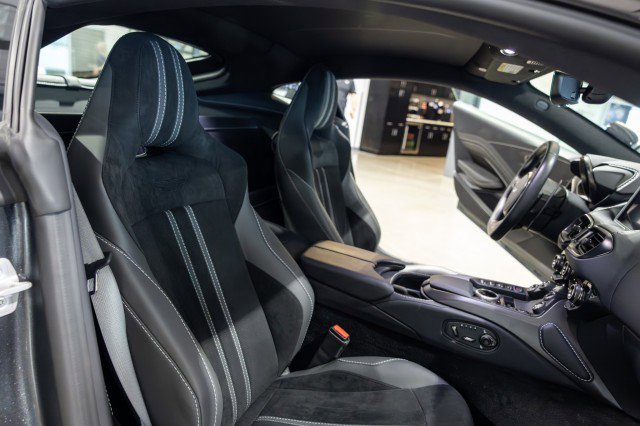Used 2023 Aston Martin V8 Vantage Coupe image 31