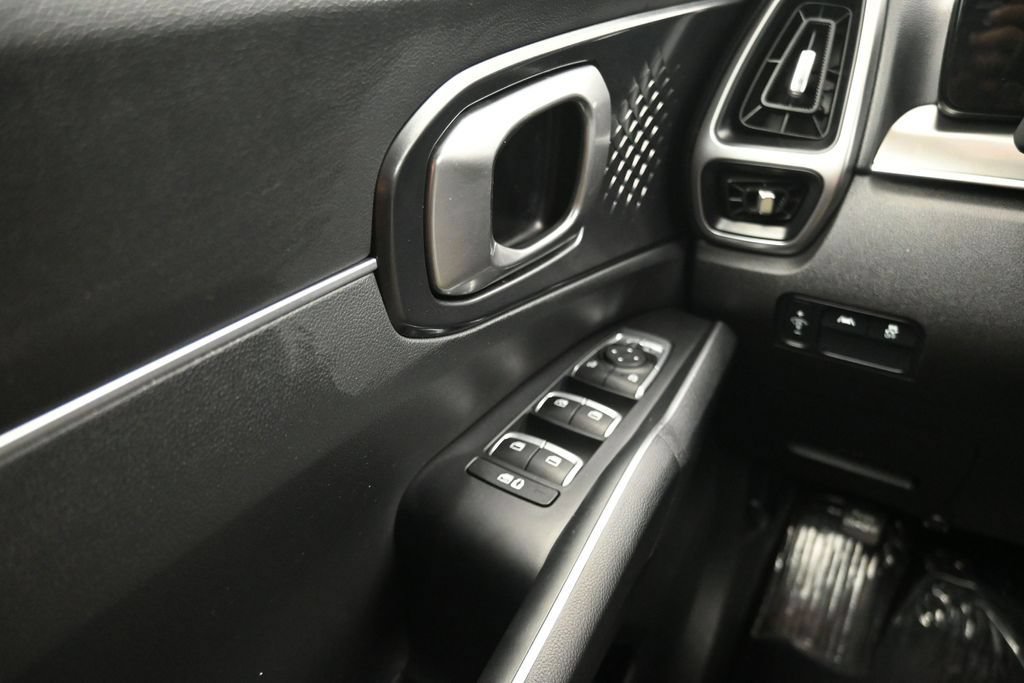 Used 2023 Kia Sorento S w/ Panoramic Sunroof Package FWD image 19