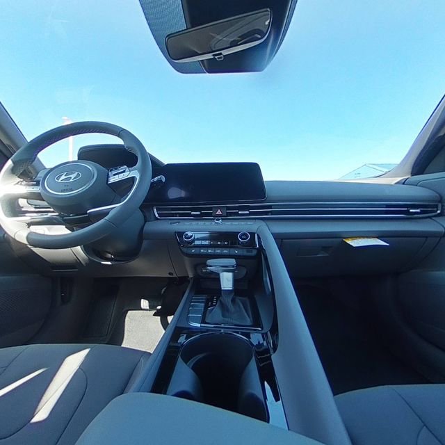 Used 2025 Hyundai Elantra SEL image 26