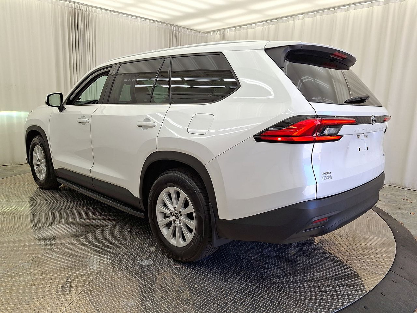 Used 2024 Toyota Grand Highlander XLE image 22