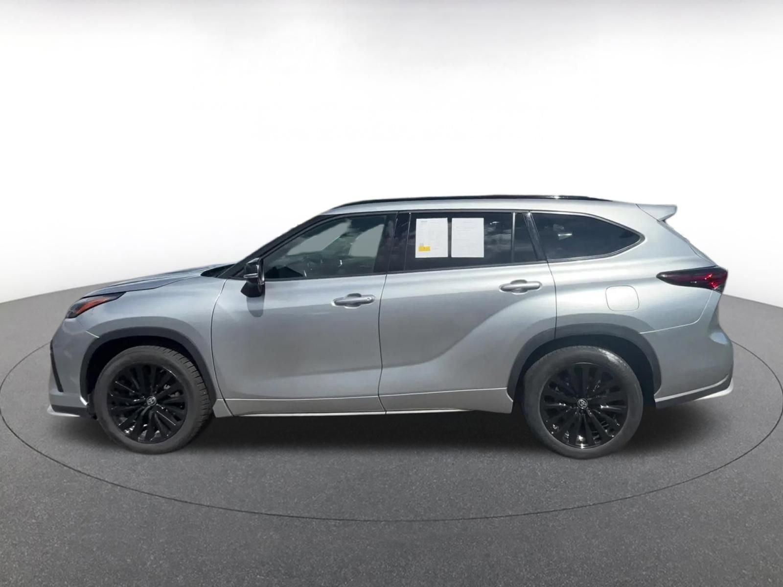 Used 2025 Toyota Highlander XSE AWD/4WD image 9