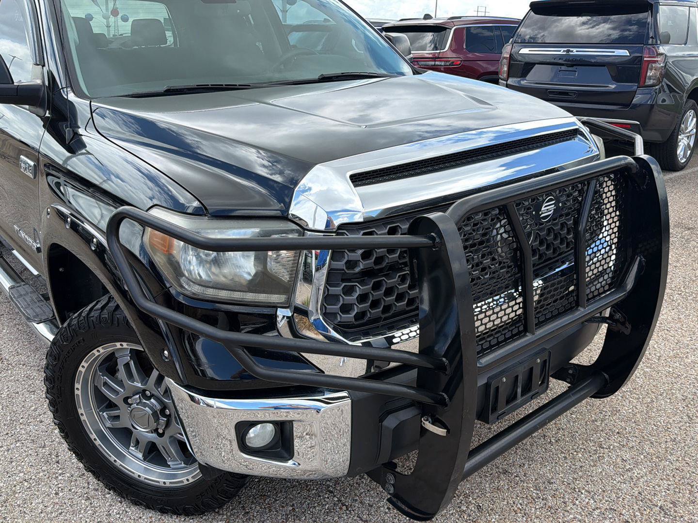 Used 2018 Toyota Tundra SR5 w/ SR5 Upgrade Package AWD/4WD image 8