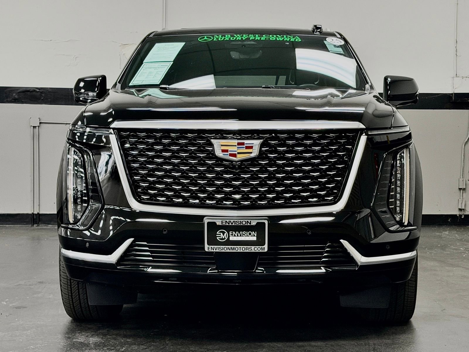 Used 2025 Cadillac Escalade ESV Premium Luxury image 6