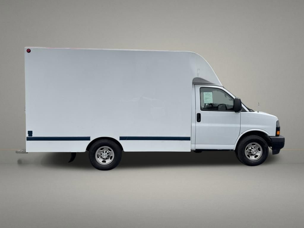 Used 2018 Chevrolet Express 3500 w/ Driver Convenience Package RWD image 11