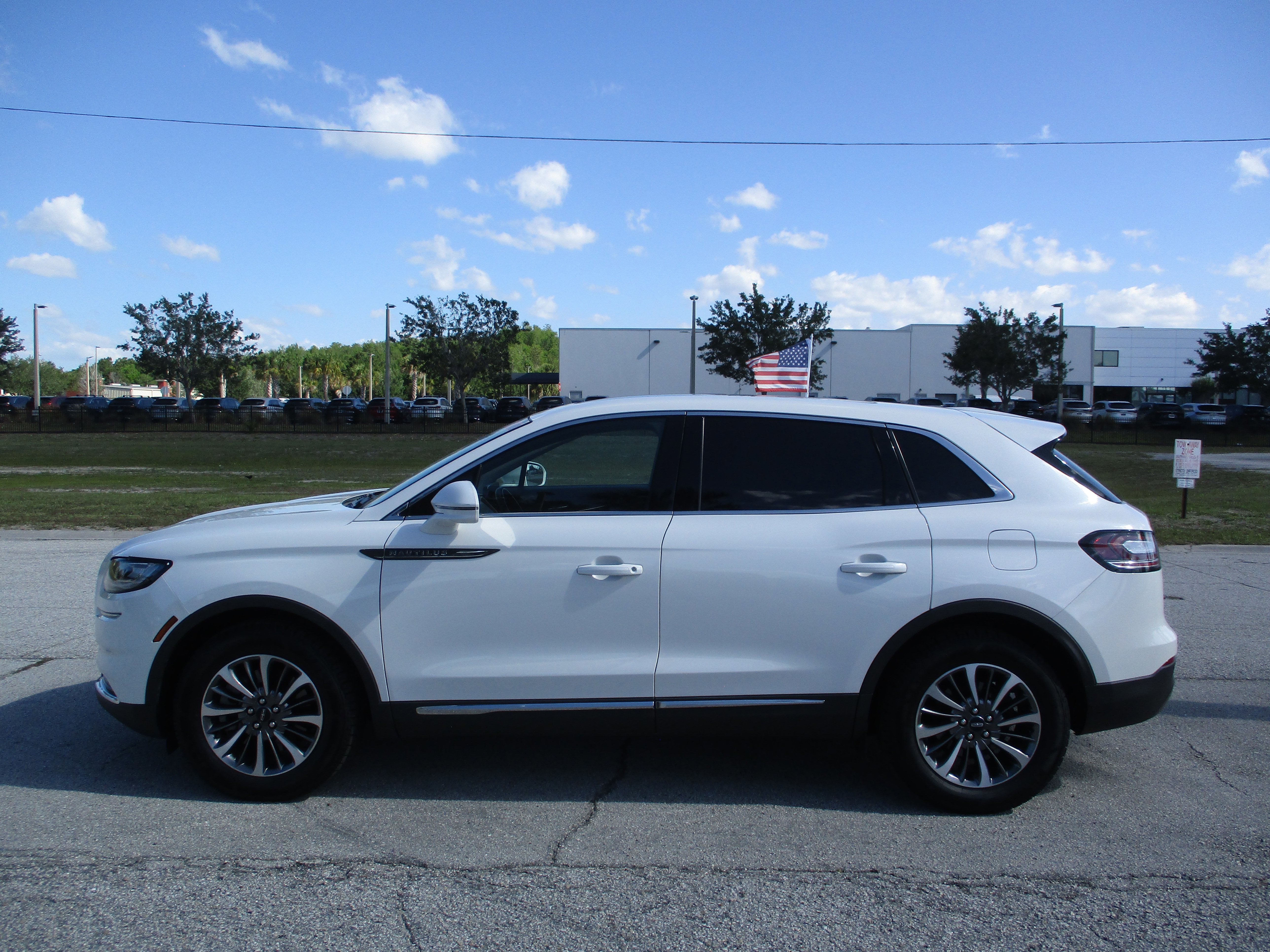 Used 2023 Lincoln Nautilus Reserve FWD image 4