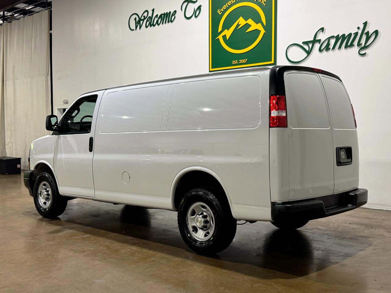 Used 2020 Chevrolet Express 2500 w/ Driver Convenience Package RWD image 5
