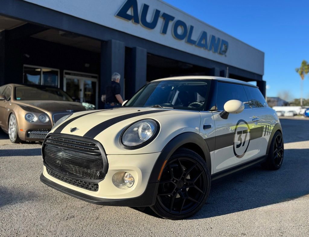Used 2019 MINI Cooper 2-Door Hardtop w/ Signature Upholstery Package image 1