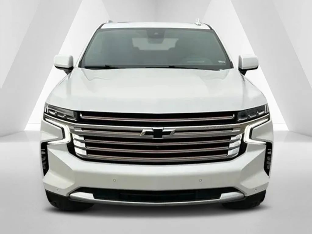 Used 2023 Chevrolet Suburban High Country image 2