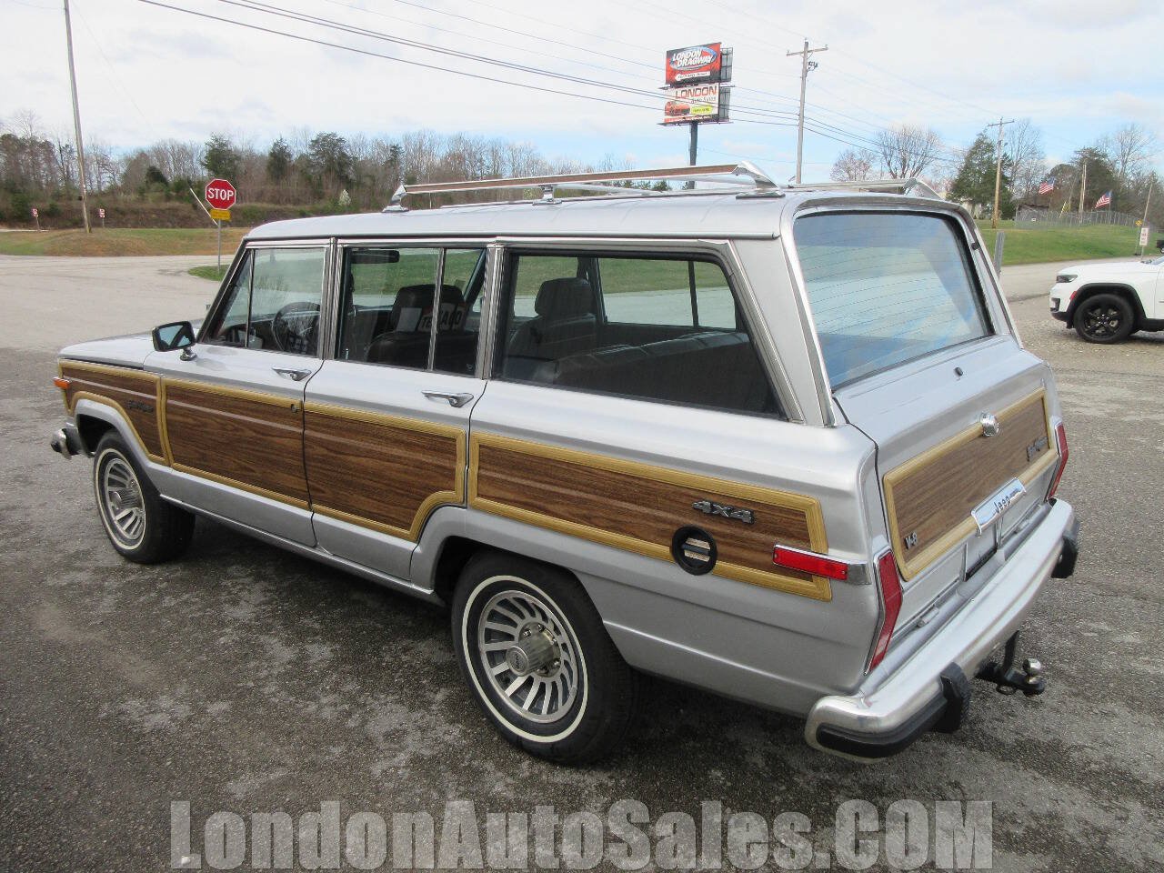 Used 1989 Jeep Grand Wagoneer AWD/4WD image 4