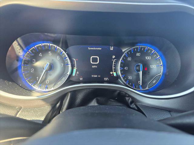 Used 2024 Chrysler Pacifica Touring-L FWD image 27
