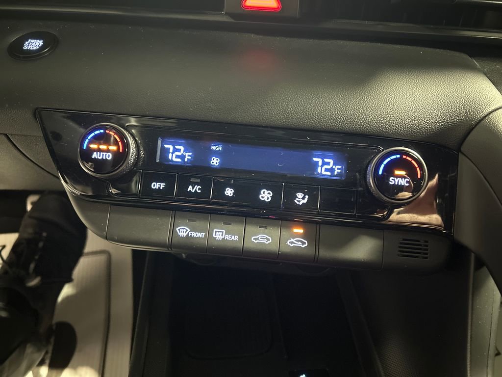 Used 2025 Hyundai Elantra Sport image 17