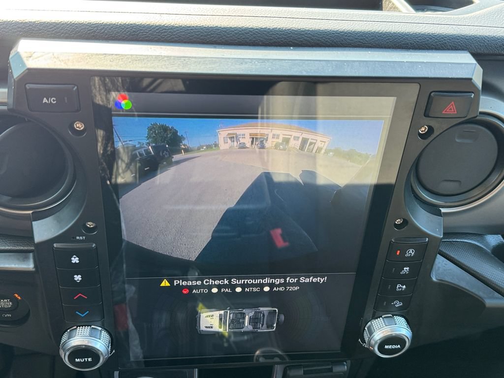 Used 2021 Jeep Wrangler Sport AWD/4WD image 18