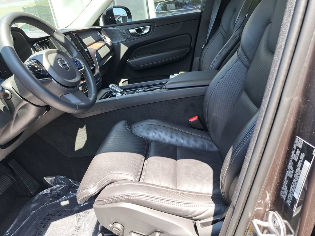 Used 2024 Volvo XC60 B5 Ultimate AWD/4WD image 22