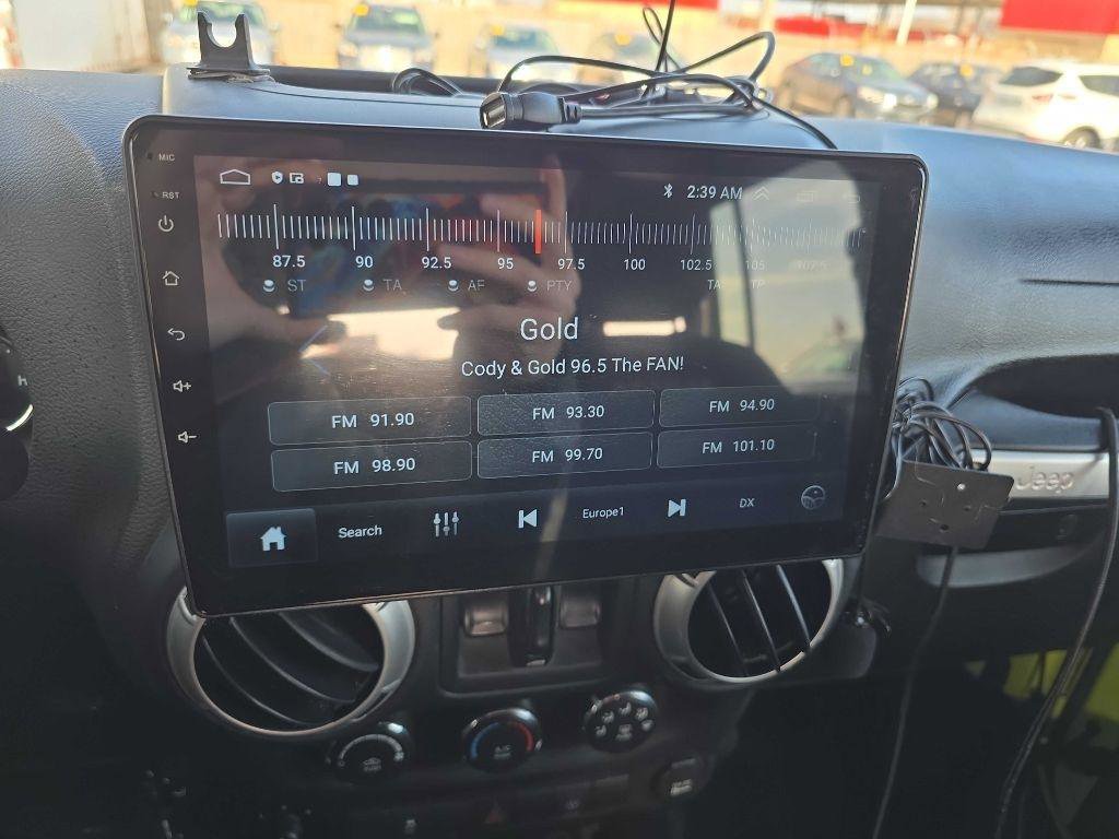 Used 2016 Jeep Wrangler Unlimited Sahara image 15