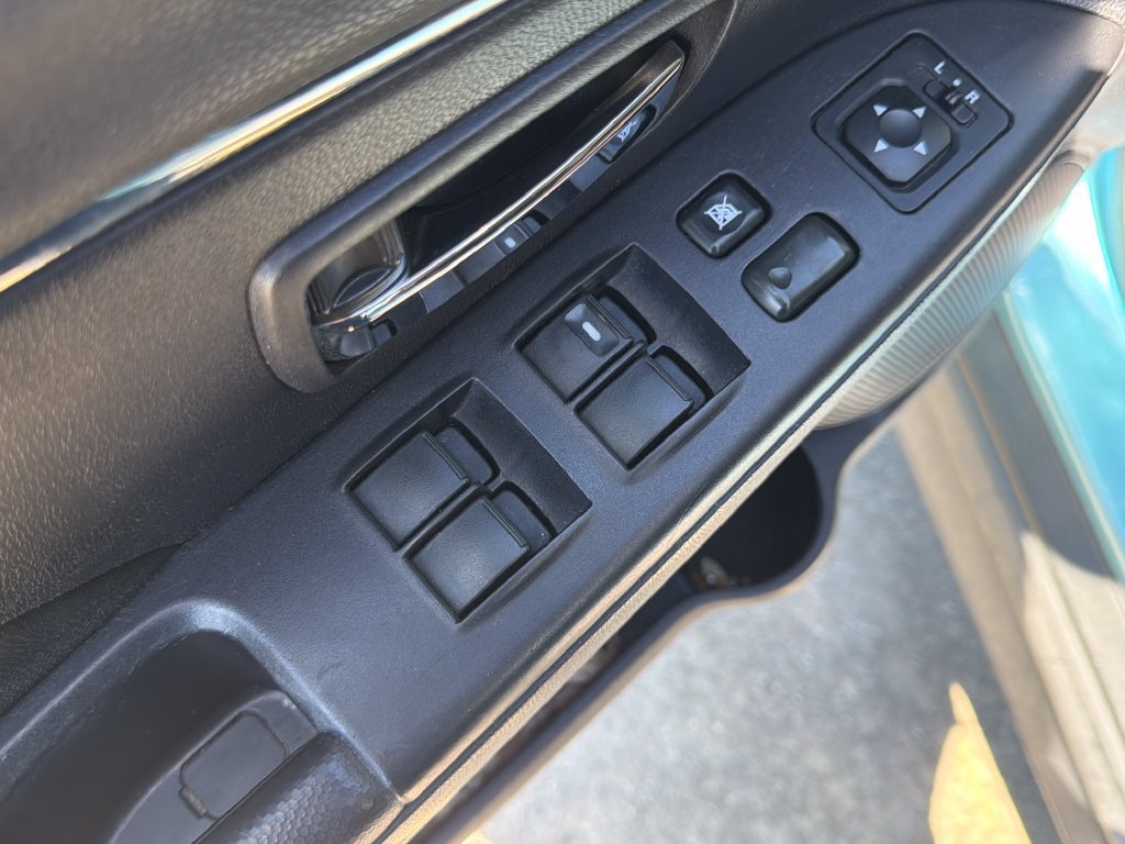 Used 2013 Mitsubishi Outlander Sport SE FWD image 16
