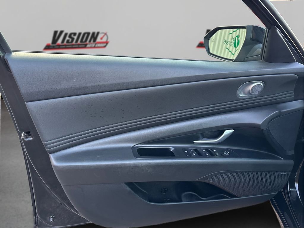 Certified 2023 Hyundai Elantra Limited image 23