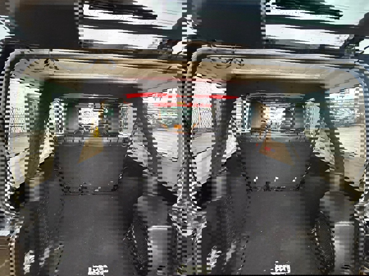 Used 2014 Jeep Wrangler Unlimited Rubicon image 25