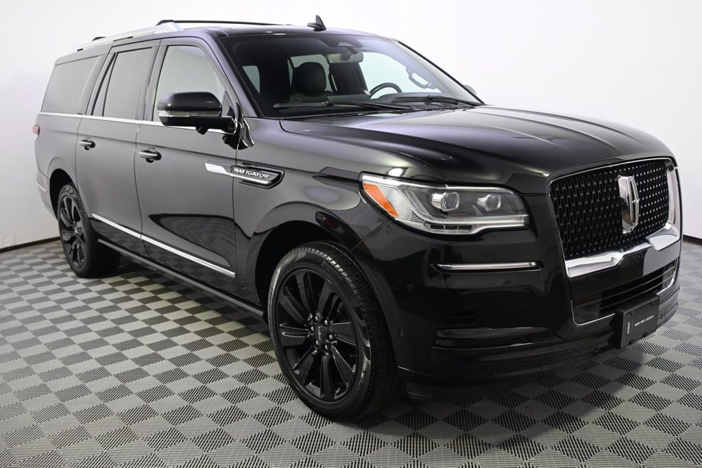 Certified 2023 Lincoln Navigator L Reserve AWD/4WD image 8