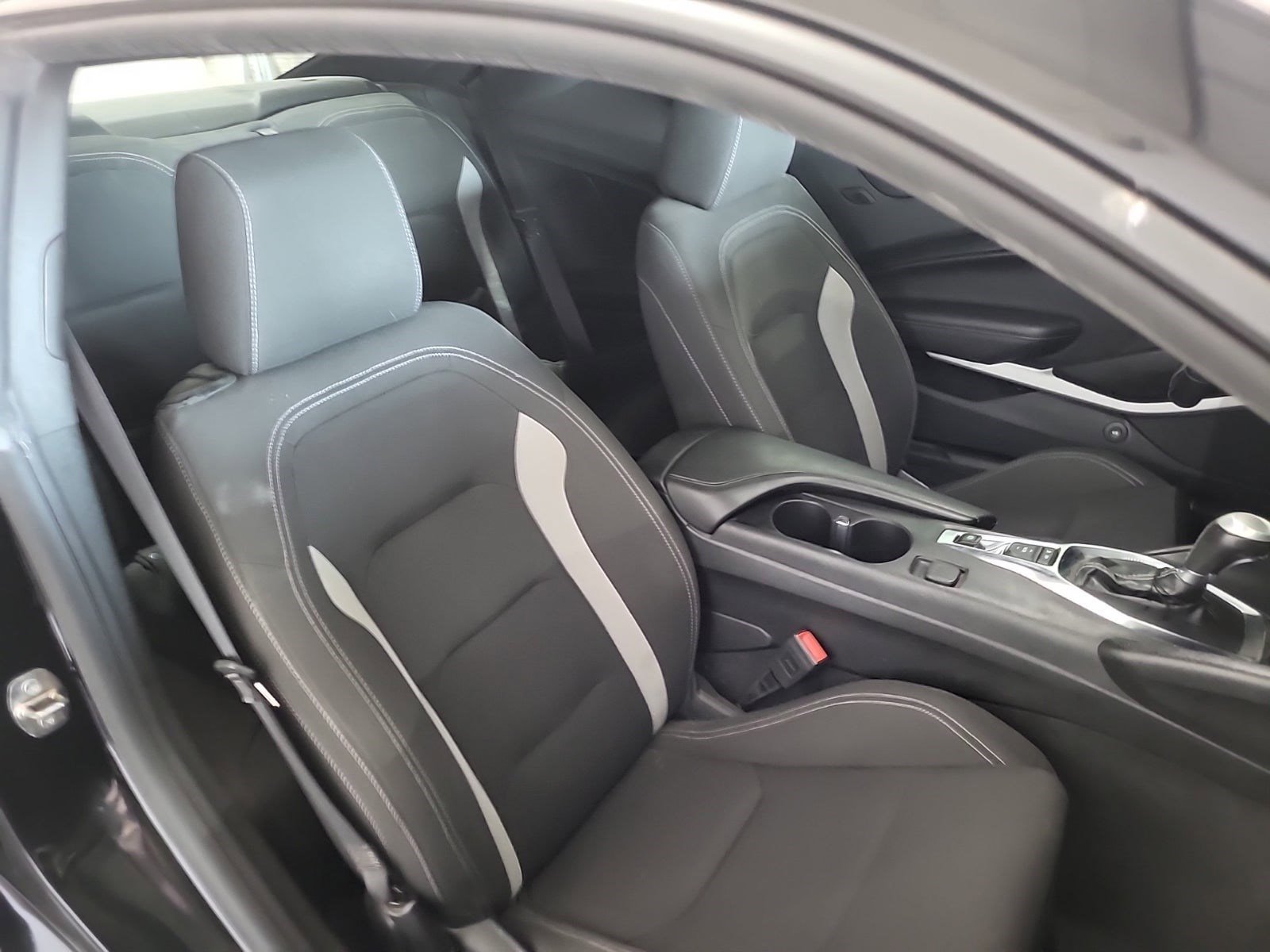 Used 2022 Chevrolet Camaro LT w/ Technology Package image 13