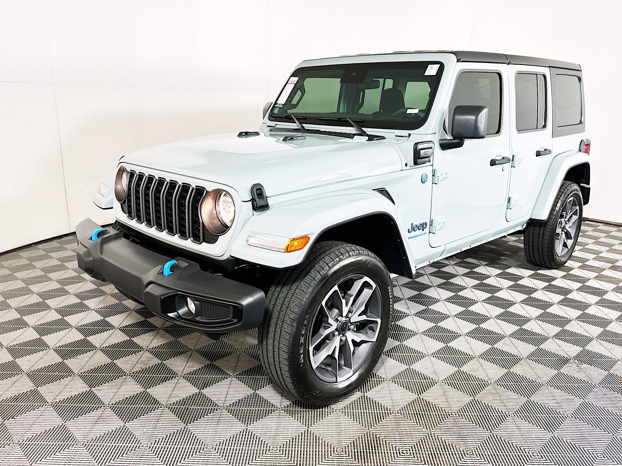 Used 2024 Jeep Wrangler Sport S image 7
