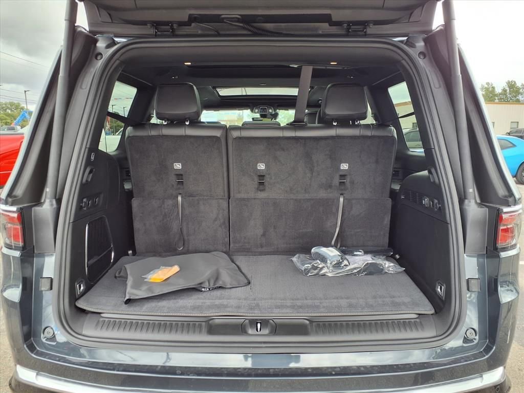 New 2025 Jeep Wagoneer 4WD w/ Convenience Group I image 29