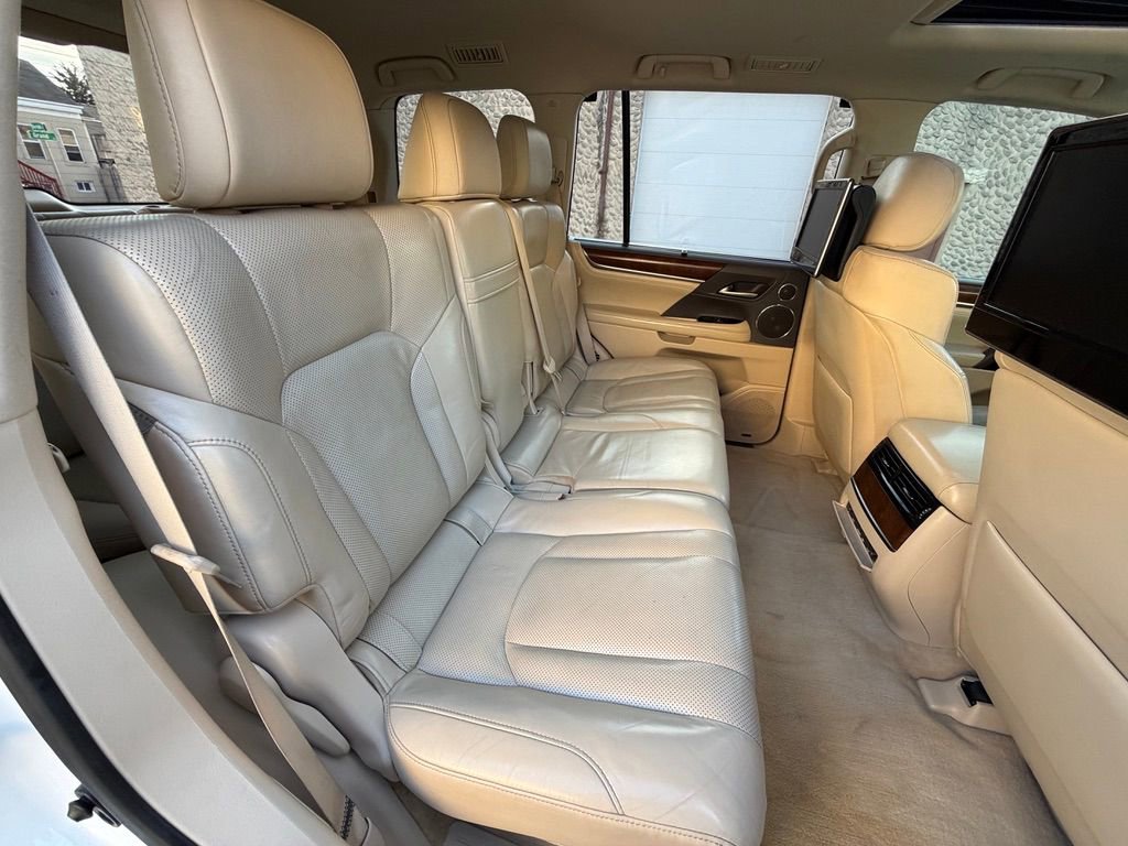 Used 2016 Lexus LX 570 4WD w/ Luxury Package image 27