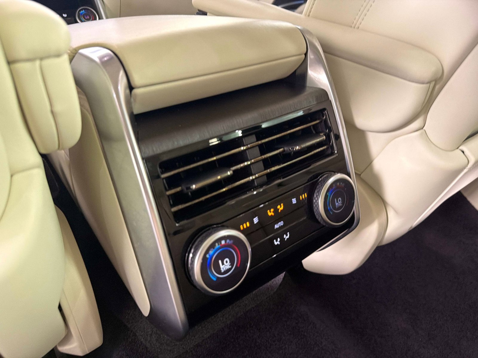 Used 2023 Land Rover Range Rover SE image 34