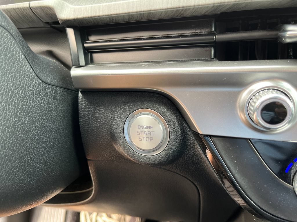 Used 2024 Kia Telluride EX w/ EX Captain's Chair Package FWD image 24