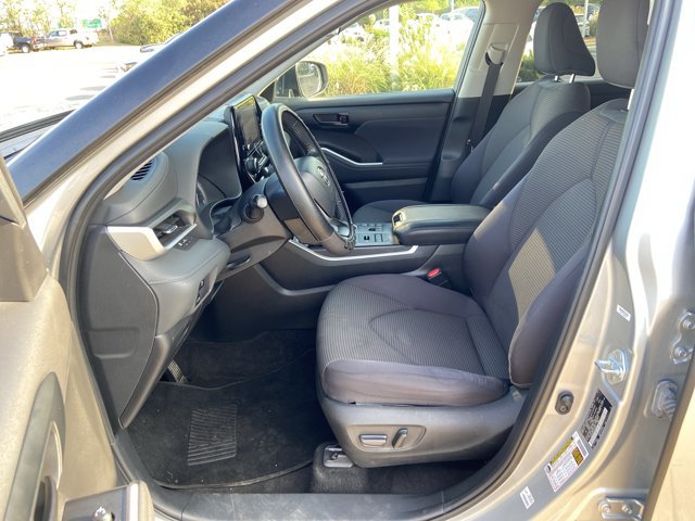 Used 2023 Toyota Highlander LE AWD/4WD image 34