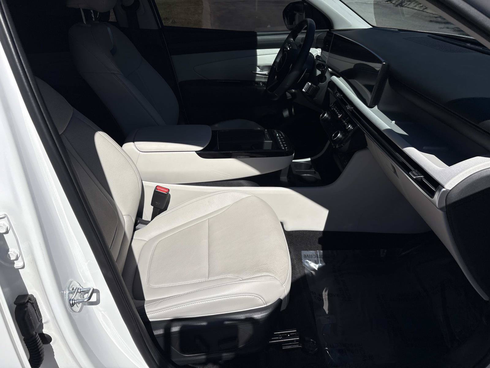 Used 2025 Hyundai Tucson Limited FWD image 36