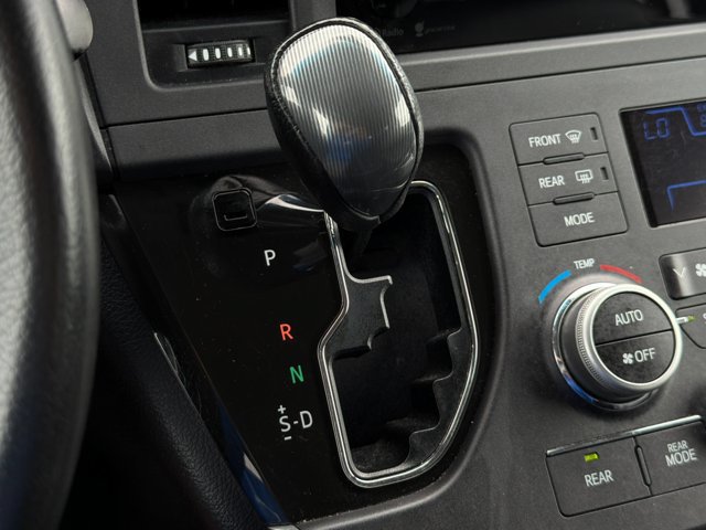 Used 2015 Toyota Sienna SE FWD image 24