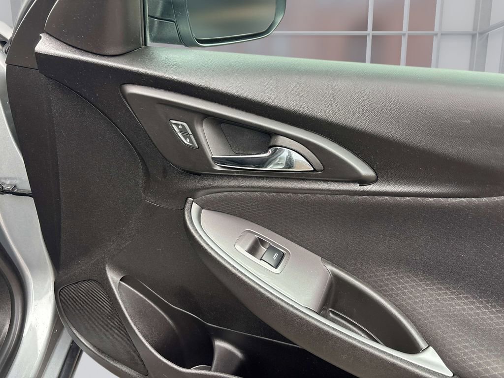 Used 2024 Chevrolet Malibu LT image 17