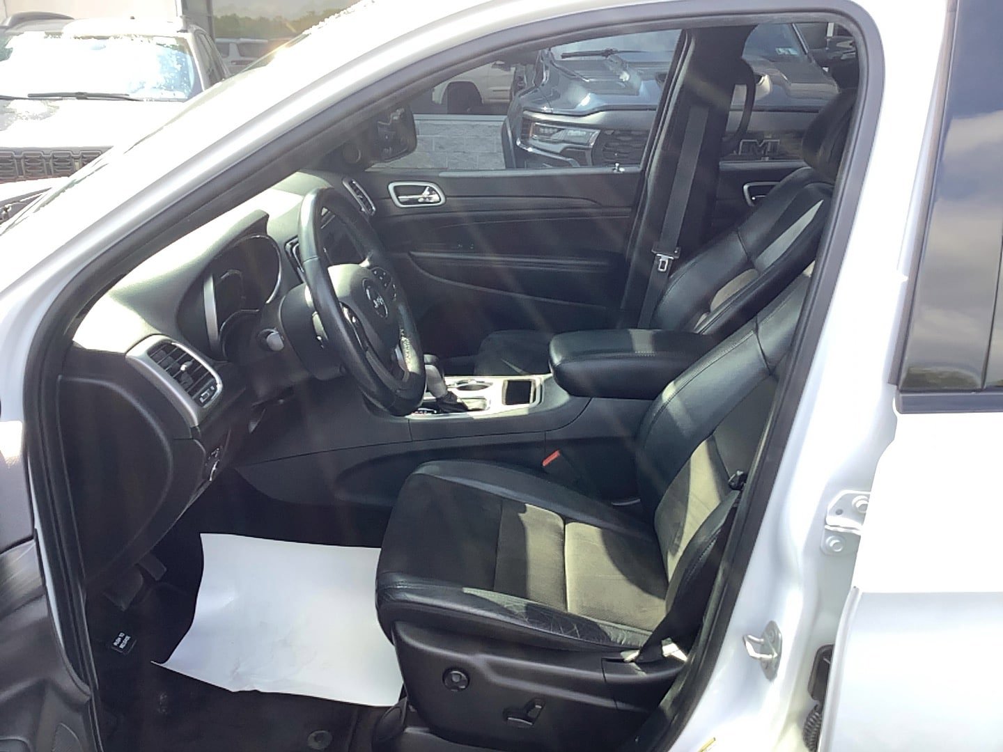 Used 2019 Jeep Grand Cherokee Altitude AWD/4WD image 9