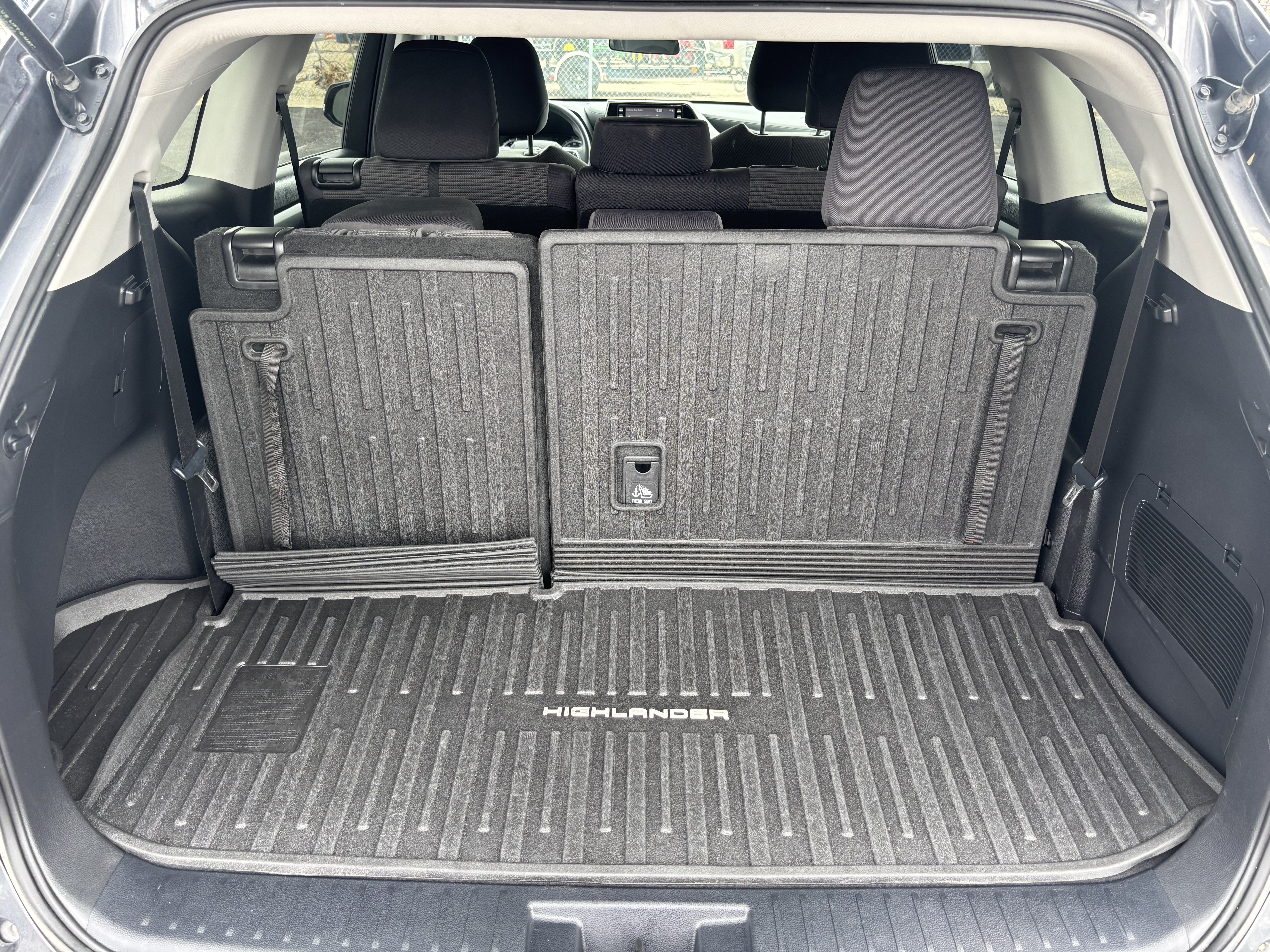 Used 2020 Toyota Highlander L FWD image 24