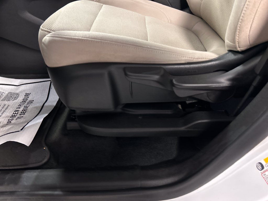 Used 2023 Chevrolet Traverse LS FWD image 12