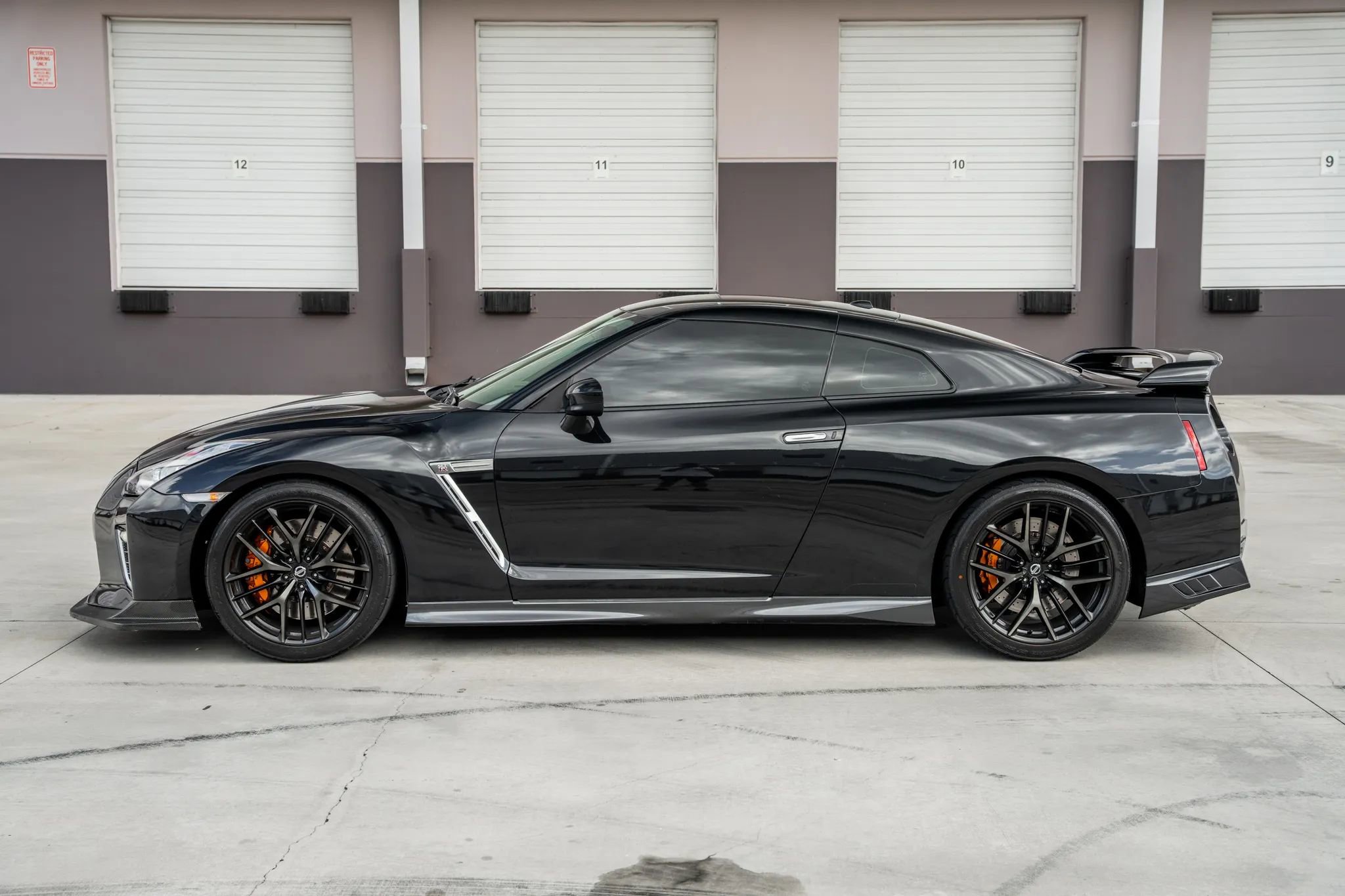 Used 2017 Nissan GT-R Premium image 3