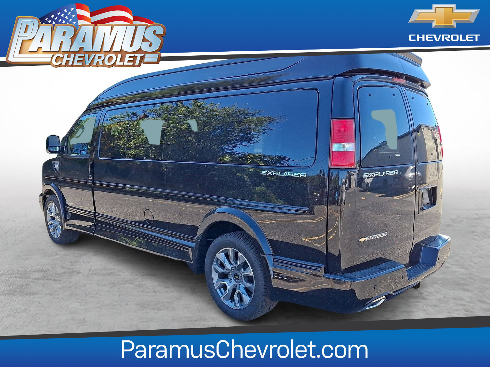 New 2026 Chevrolet Express 2500 Extended RWD image 3