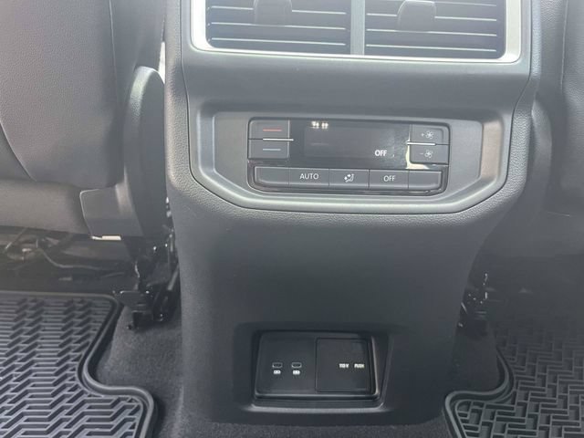 Used 2024 Volkswagen Atlas Peak Edition SE AWD/4WD image 16