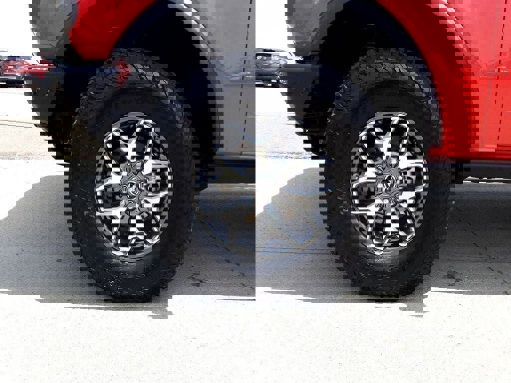 Used 2024 Ford Bronco Badlands image 9