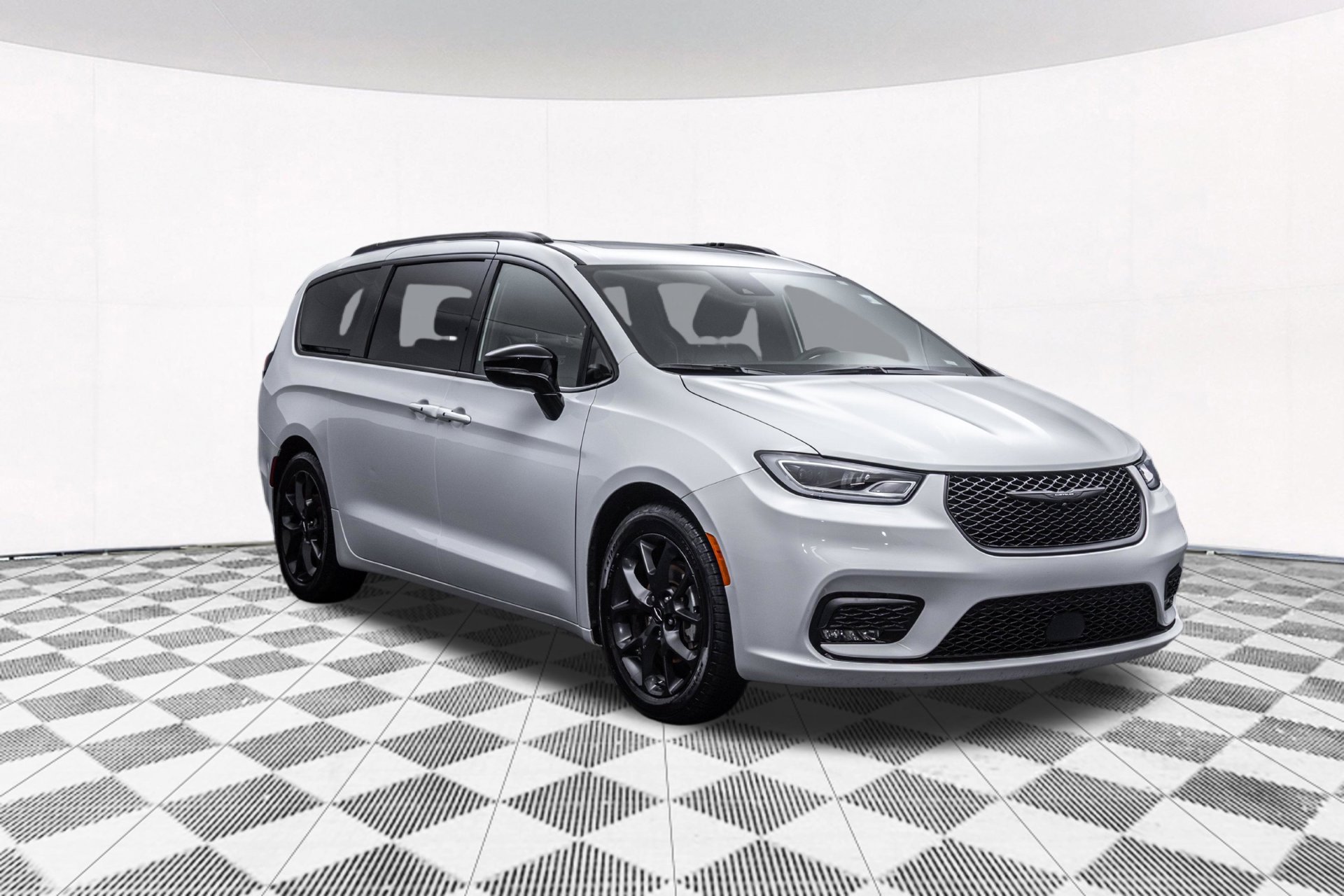 Used 2025 Chrysler Pacifica Limited FWD image 14