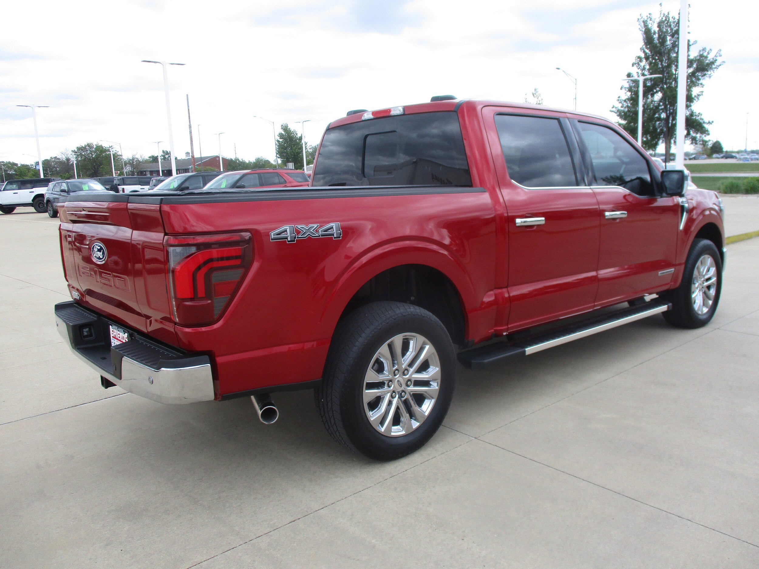 Used 2024 Ford F150 Lariat w/ Bed Utility Package AWD/4WD image 11