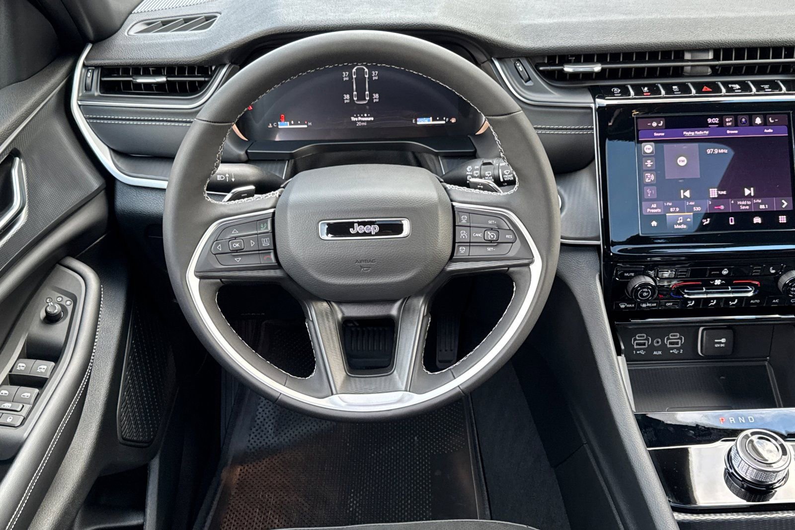 New 2025 Jeep Grand Cherokee L Altitude image 17