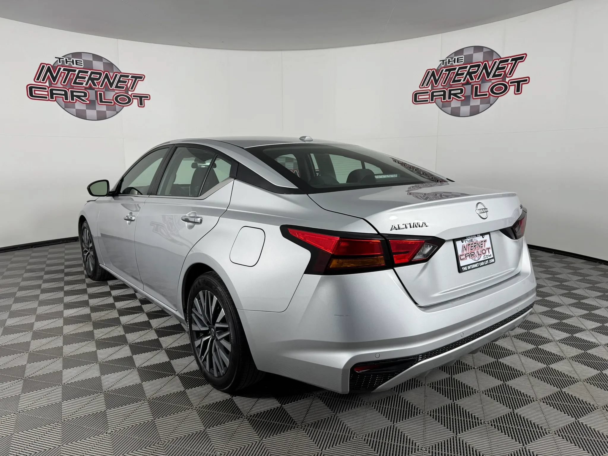 Used 2024 Nissan Altima 2.5 SV FWD image 5