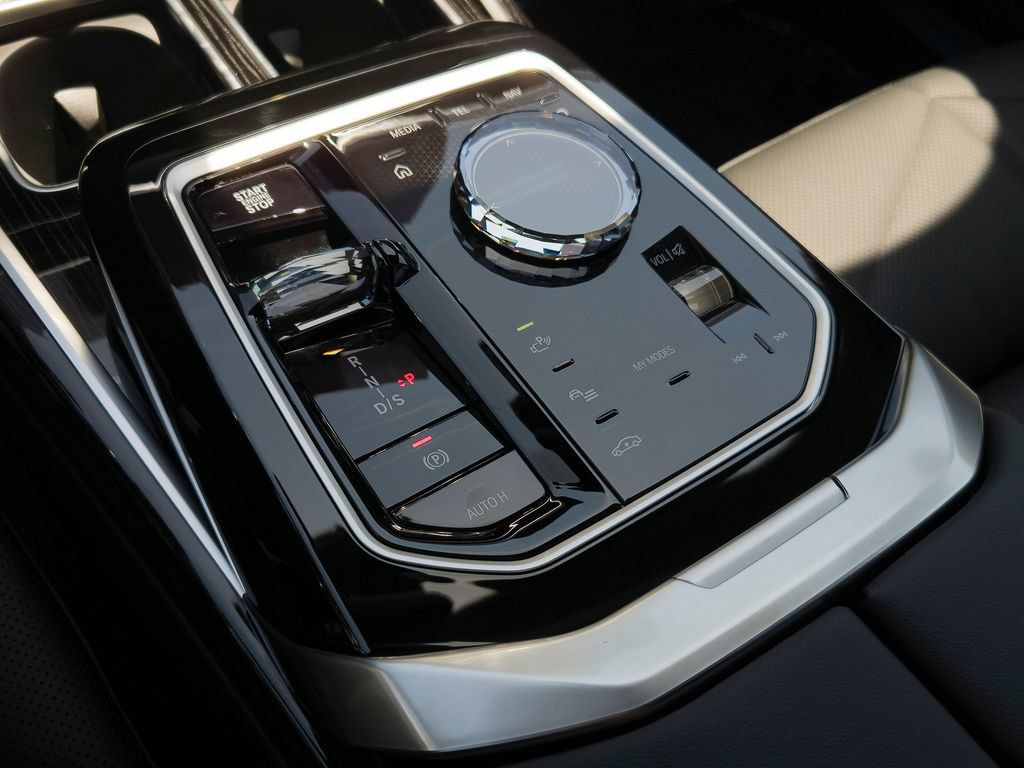 New 2026 BMW 740i w/ Premium Package RWD image 9